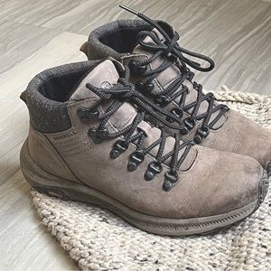 Size 7 Merrell  hikers